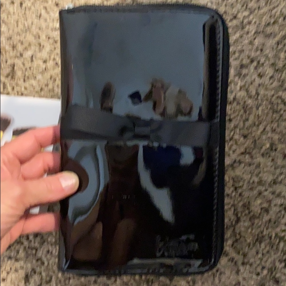 BRAND NEW- IT Cosmetics make-up brush set